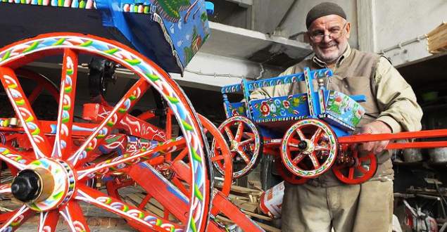 Minyatür at arabaları mekanları süslüyor