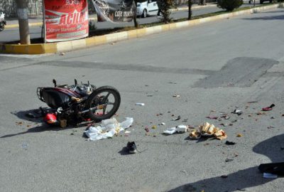 Otomobilin çarptığı motosikletli yaralandı