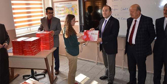 Öğrenciler tabletlerine kavuştu