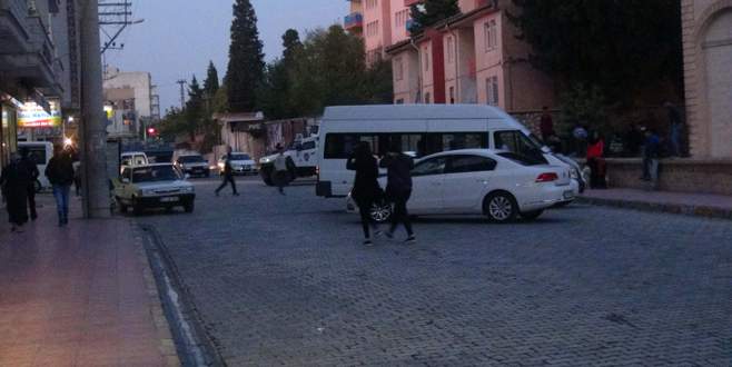 Polis aracına saldırı: 4 yaralı
