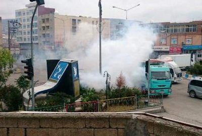 Karakola saldırı: 2 polis yaralı, kaymakam son anda kurtuldu!