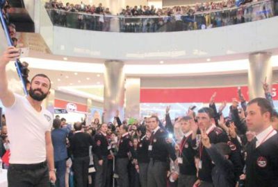 Bana gıcık oluyorlar