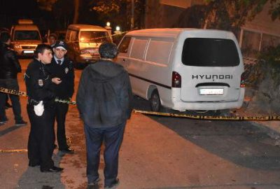 Ayrı yaşadığı eşine kurşun yağdırdı