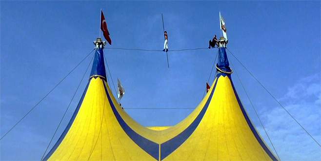 Türkiye’nin en büyük sirki Bursa’da nefes kesti Türkiye’nin en büyük sirki Bursa’da nefes kesti