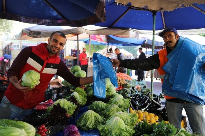 Efeler’deki Semt Pazarlarında Çöp Poşeti Uygulaması Sürüyor