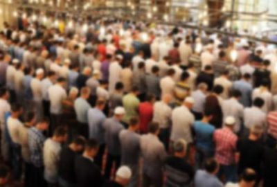 Namaz kıldıran imama bıçaklı saldırı