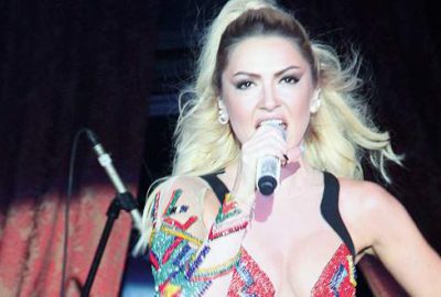 Sahnede tüy gibi hafif olmalıyım!