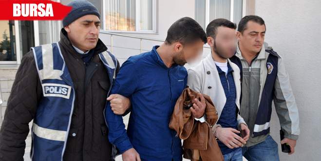 Çaldıkları altınları bozdururken yakalandılar!