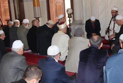 Emir Sultan’da anlamlı mevlid