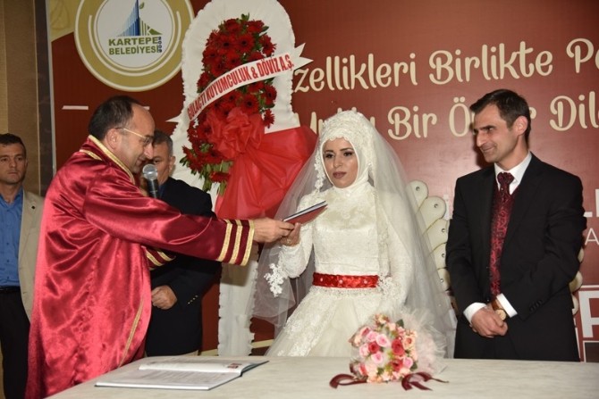 Başkan Üzülmez, Kartepeliler’in Mutluluğuna Ortak Oldu