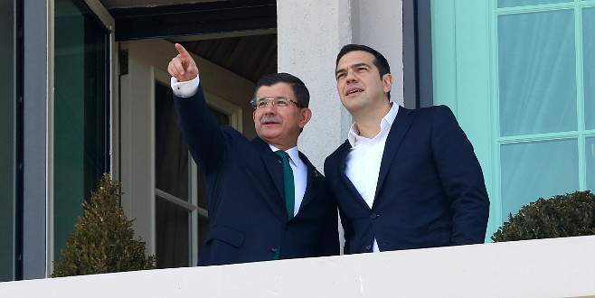 Davutoğlu, Çipras’a balkondan Ankara’yı tanıttı