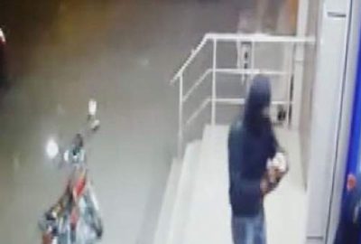 PKK yandaşları markete patlayıcı attı!