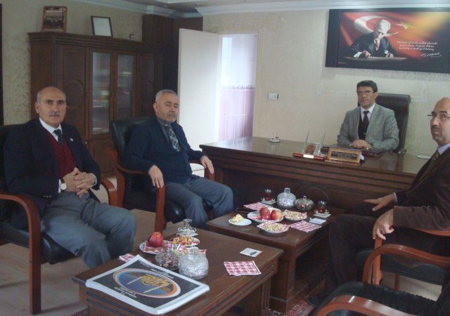 Hakkari Üniversitesi İlahiyat Fakültesi Dekanı Prof. Dr. Ömer Pakiş, İl