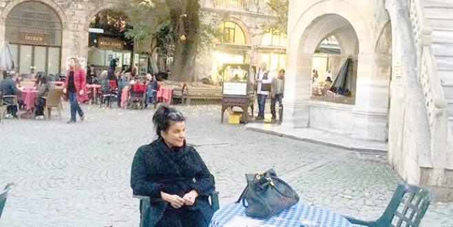 Gösteri öncesi Kozahan keyfi