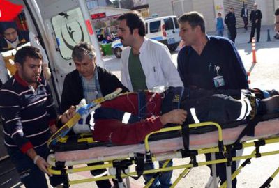 Lodosun devirdiği direği onarırken…