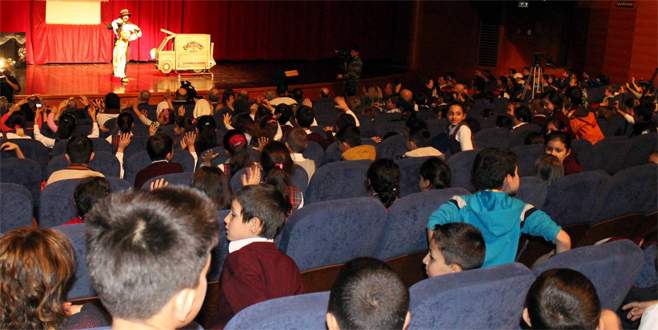 Kukla ve Gölge Oyunları Festivali Bursa’da başladı