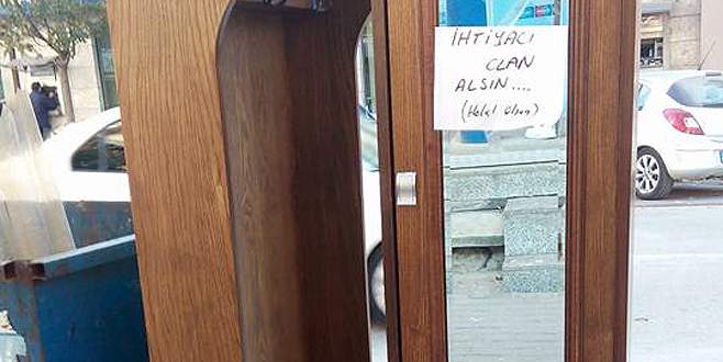 Not yazıp, sokağa bıraktı