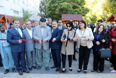 Polis Eşleri Öğrenciler Yararına Kermes Açtı