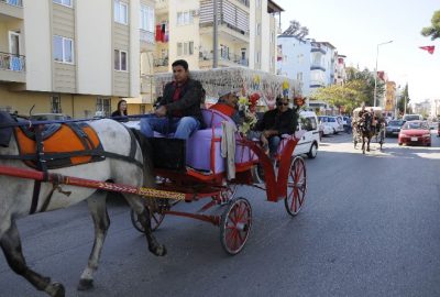 Antalya’da Toplu Ulaşıma Faytonlu Protesto
