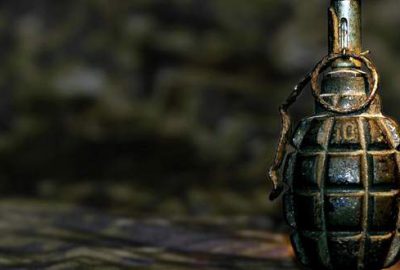 Tartıştığı karısına el bombası attı!