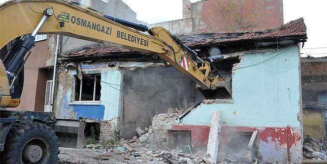 Vatandaş istedi, bir bir yıkıldı