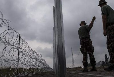 Makedonya sınırına 13 kilometre tel örgü