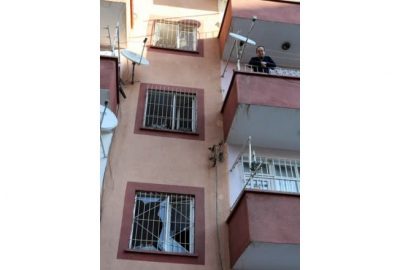 Polis aracına bombalı saldırının etkisi gün ağarınca ortaya çıktı