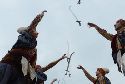 Hayata karşı dik duruşun ifadesi ‘kılıç kalkan’