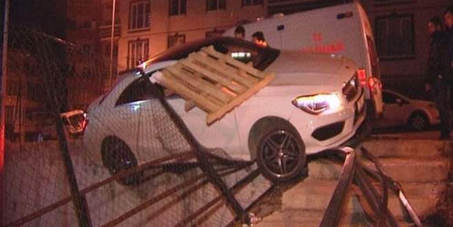 Polis kaza yapan sürücüyü böyle uyardı: Sakın sağına bakma