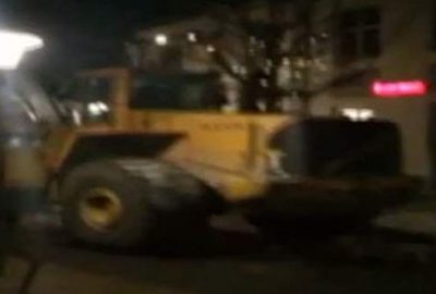 Dozer yardımıyla bankayı soydular!