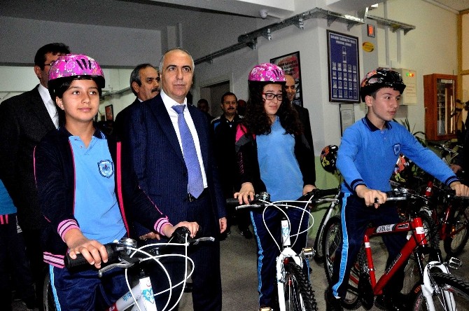 Giresun’da Sağlıklı Beslenme Ve Hareketli Hayat Programı Kapsamında Okullara Bisiklet Dağıtıldı