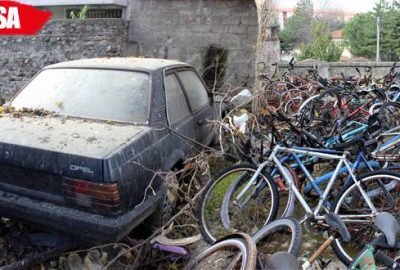 Otomobil hurdalığı gibi çöp ev