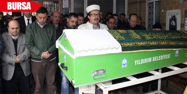 Halı sahada kalp krizinden ölen kişiye veda