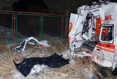 Kazaya müdahale eden ekiplere TIR çarptı: 2 ölü, 6 yaralı