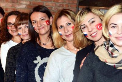 Rus gelinlerden barış mesajı