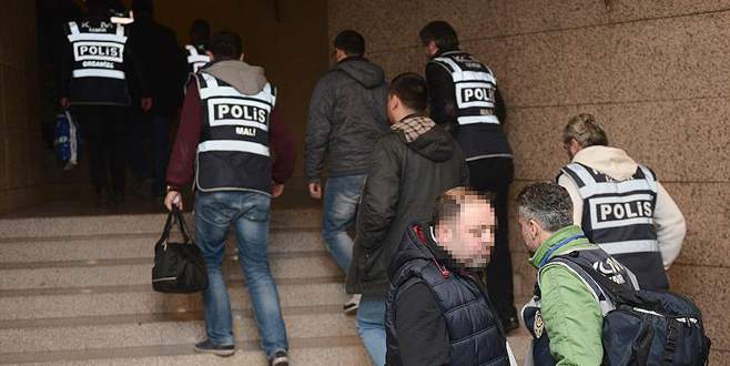 İzmir merkezli ‘Paralel’ operasyonunda 10 tutuklama