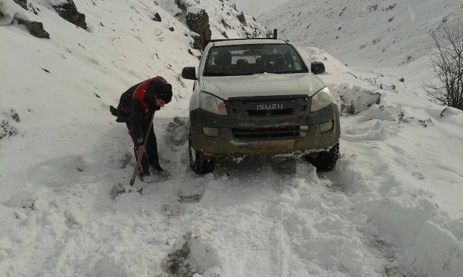 Aras EDAŞ Ekipleri Kar Ve Buz Dinlemedi