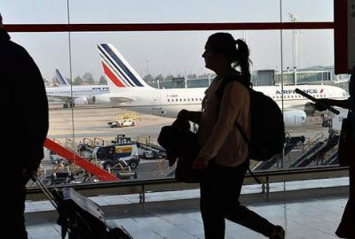 Dua ettiği için uçaktan atıldı