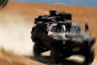 Askeri araç devrildi: Yaralılar var