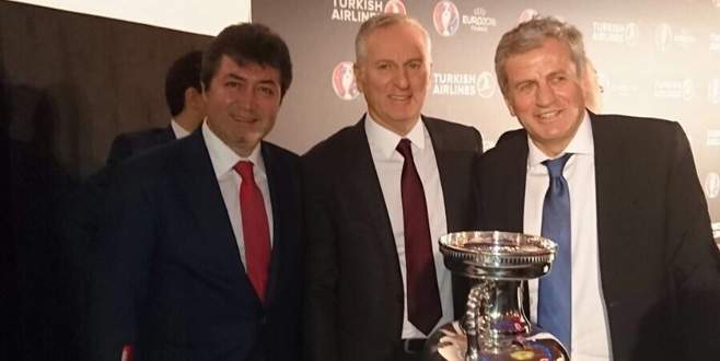 Paris’te devler buluştu