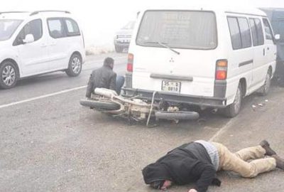 30 dakika içinde 20 araç birbirine girdi