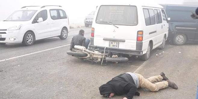 30 dakika içinde 20 araç birbirine girdi