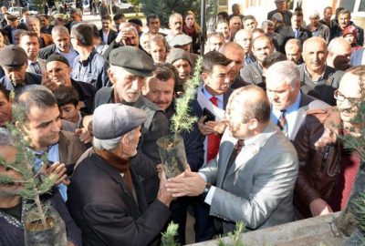 Besni Kaymakamlığı 15 Bin Adet Fidan Dağıttı
