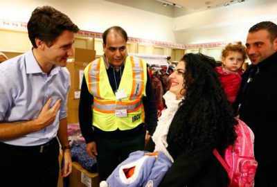 Başbakan mültecileri kapıda karşıladı