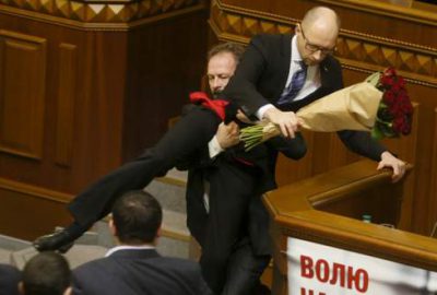 Başbakanı böyle indirdiler