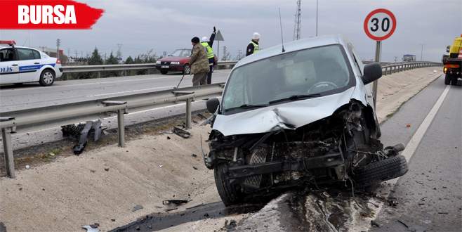 Ekmek arabası kaza yaptı