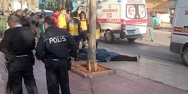 2 kız kardeş, sokakta ağabeyi tarafından öldürüldü