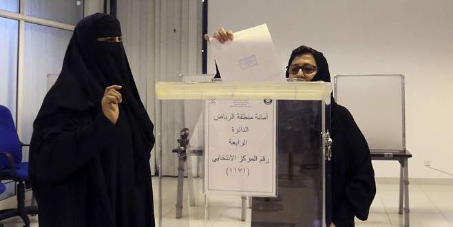 Suudi kadını ilk kez oy kullandı