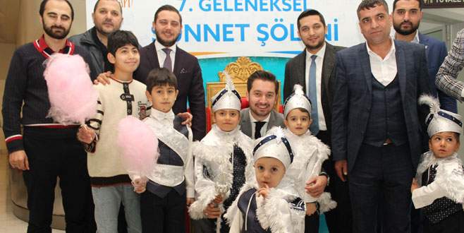 110 çocuk erkekliğe ilk adımını attı