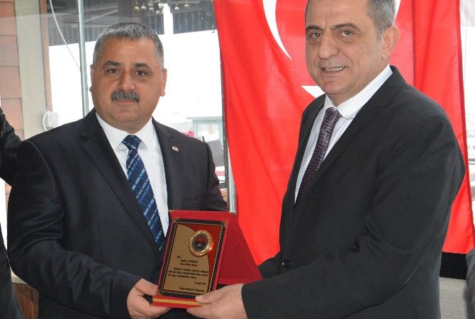 Trabzon Muhtarlar Federasyonu aylık istişare toplantısını Yomra Belediye Başkanı İbrahim